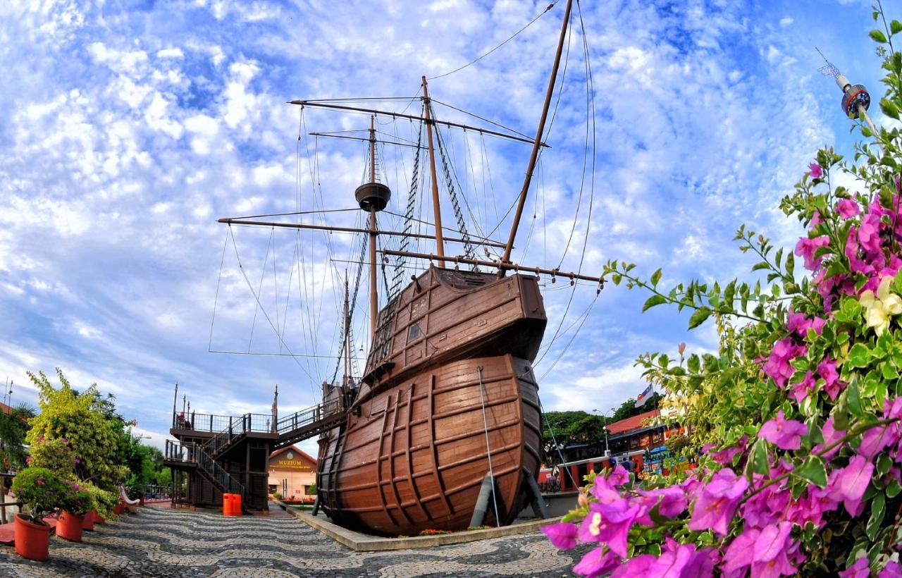 Swan Garden Hotel Malacca Buitenkant foto