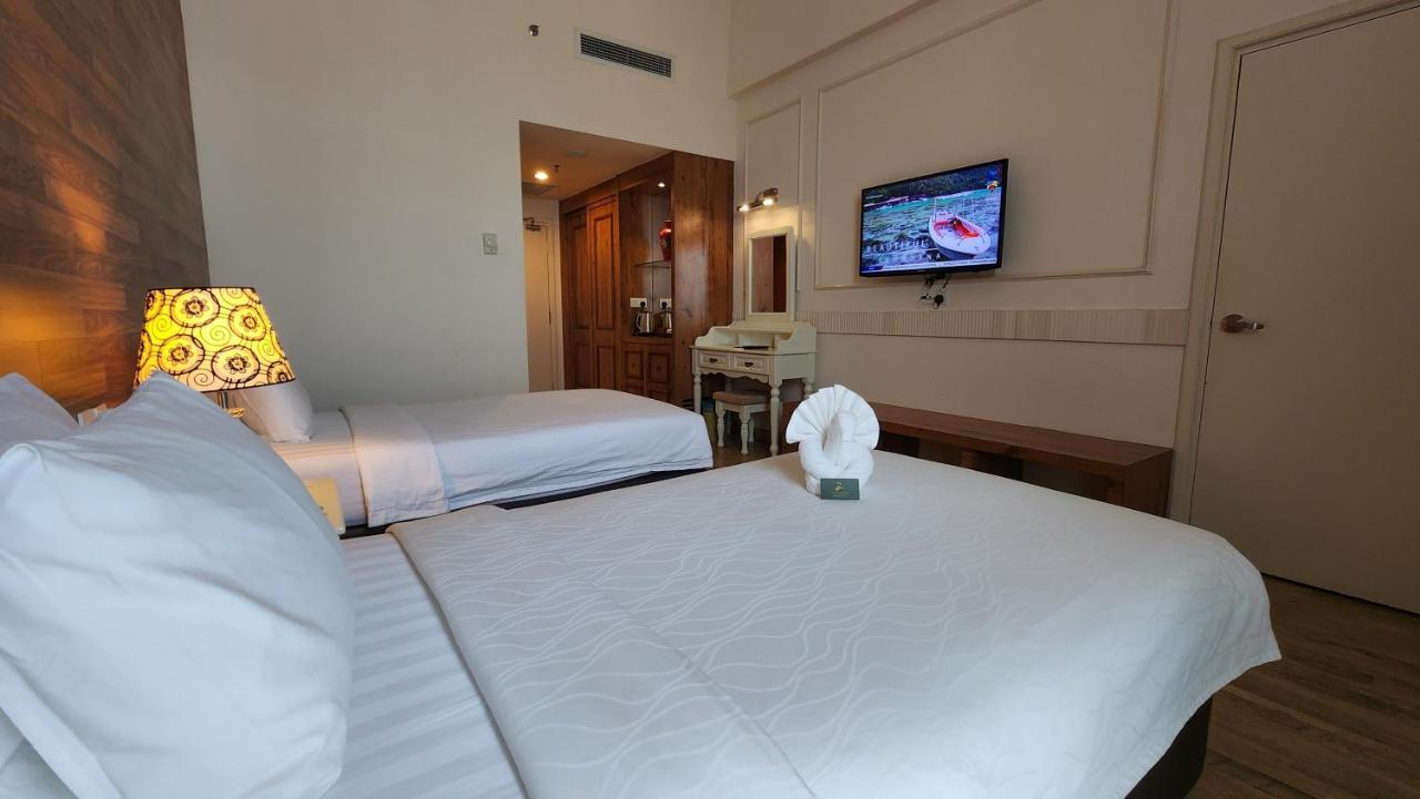 Swan Garden Hotel Malacca Buitenkant foto